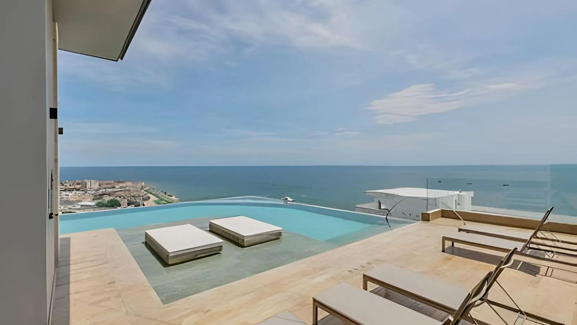 Nuevo Con Impresionante Vista A La Laguna Piso 21 Cartagena 0*,  콜롬비아