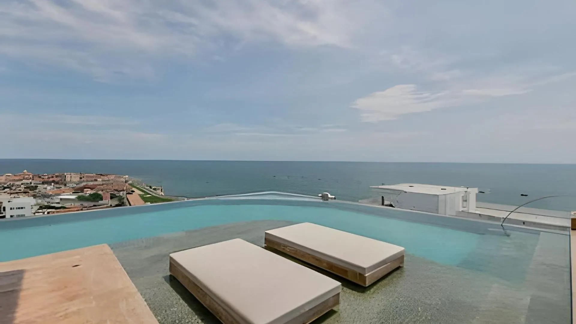 Nuevo Con Impresionante Vista A La Laguna Piso 21 Cartagena 0*,