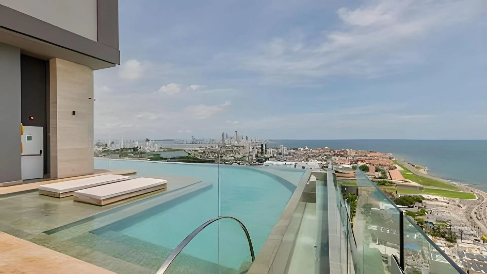 Nuevo Con Impresionante Vista A La Laguna Piso 21 Cartagena