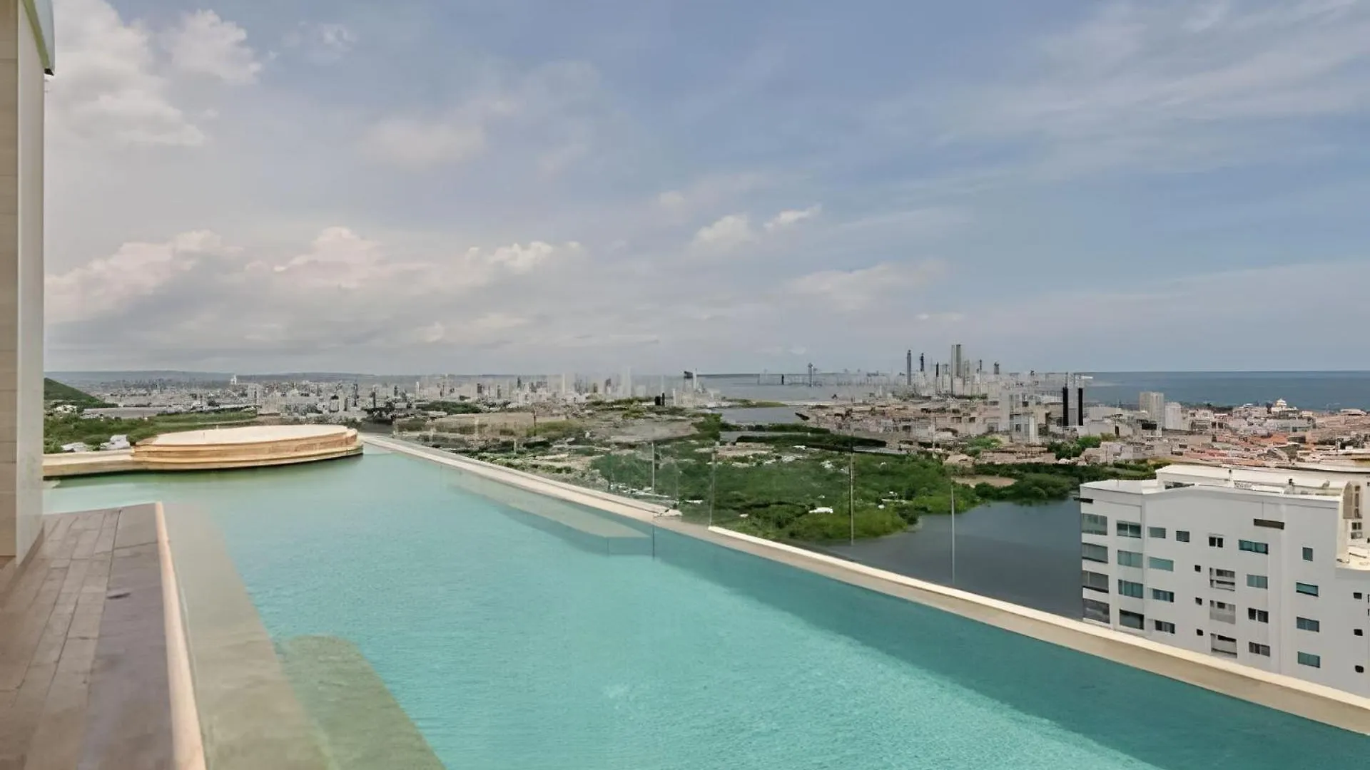 Nuevo Con Impresionante Vista A La Laguna Piso 21 Cartagena Colombia